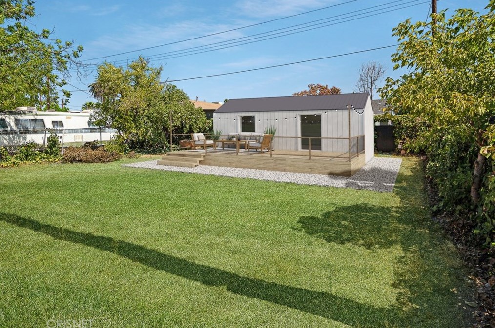 9001 Mercedes Ave, Los Angeles CA  91331-5811 exterior