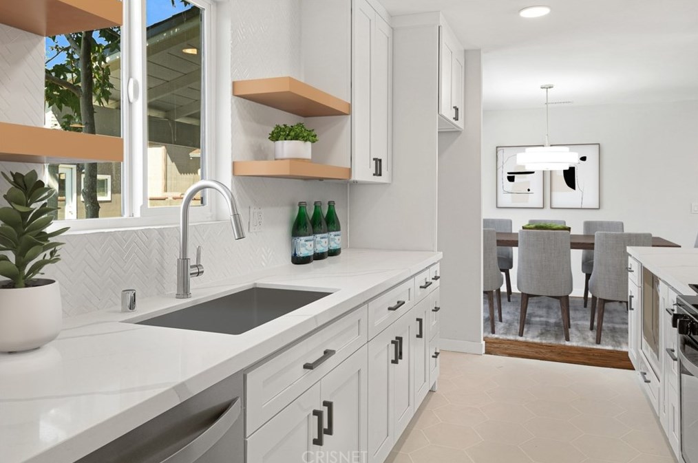 9001 Mercedes Ave, Los Angeles CA  91331-5811 exterior
