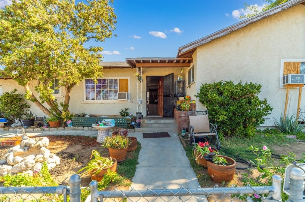 38548 2nd St, Palmdale CA  93550-3605 exterior