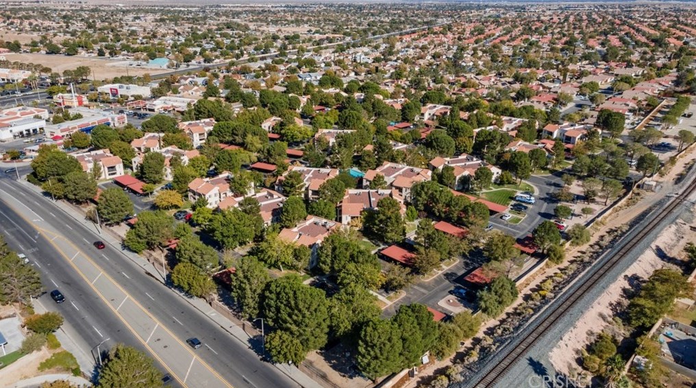 2554 Olive Dr, Palmdale CA  93550-4404 exterior