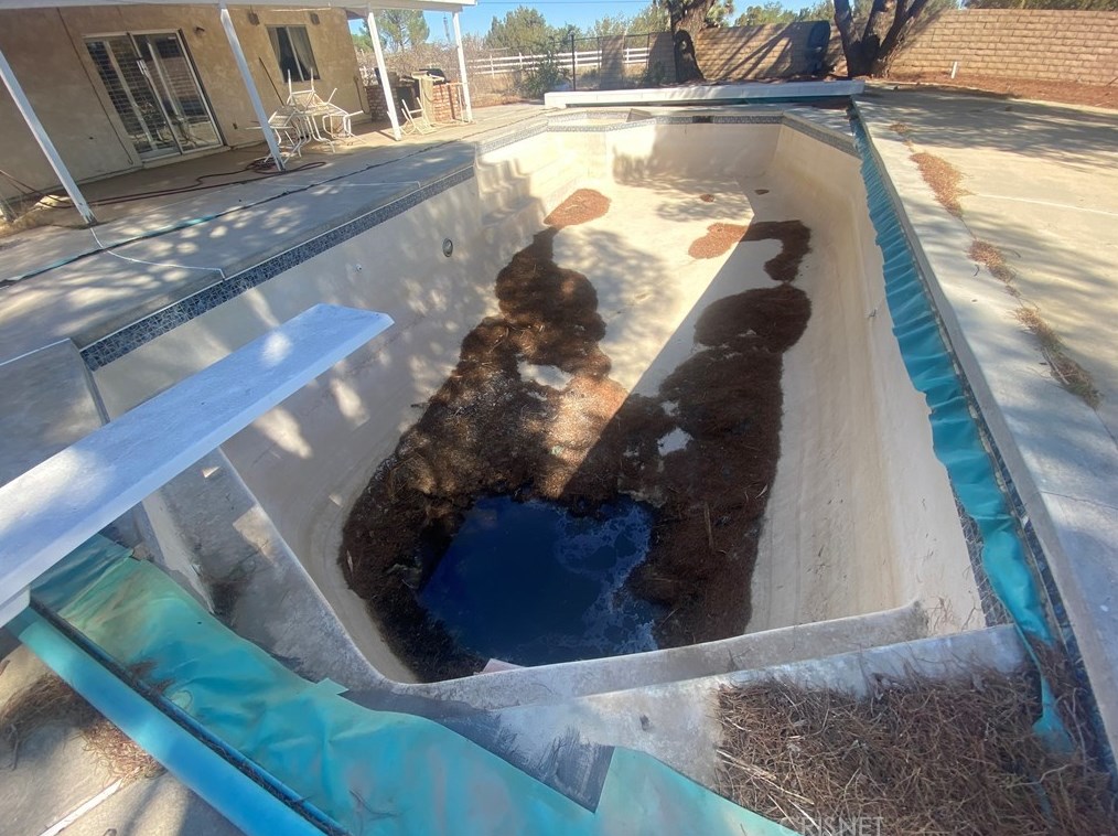 2346 Avenue, Palmdale CA  93551-2340 exterior