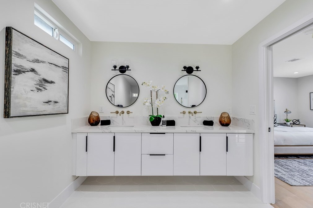7901 Glider Ave, Los Angeles CA  90045-3049 exterior