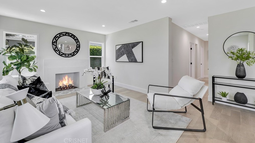 7901 Glider Ave, Los Angeles CA  90045-3049 exterior