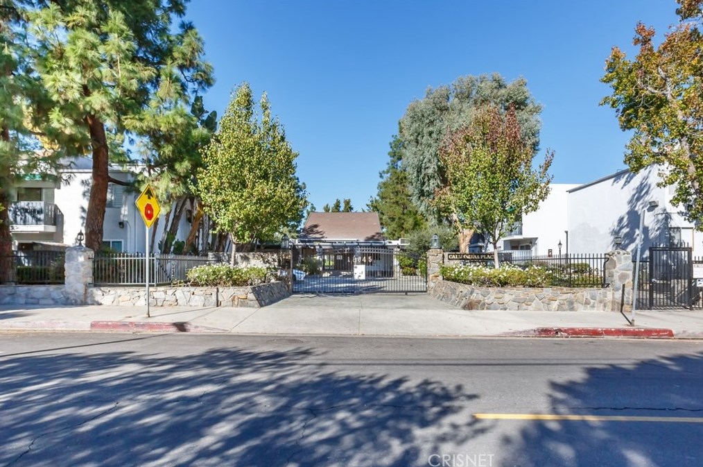 18645 Hatteras St, Los Angeles CA  91356-1803 exterior