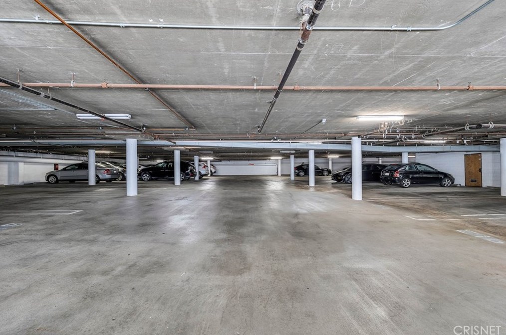 7001 La Cienega Blvd, Los Angeles CA  90045-2050 exterior