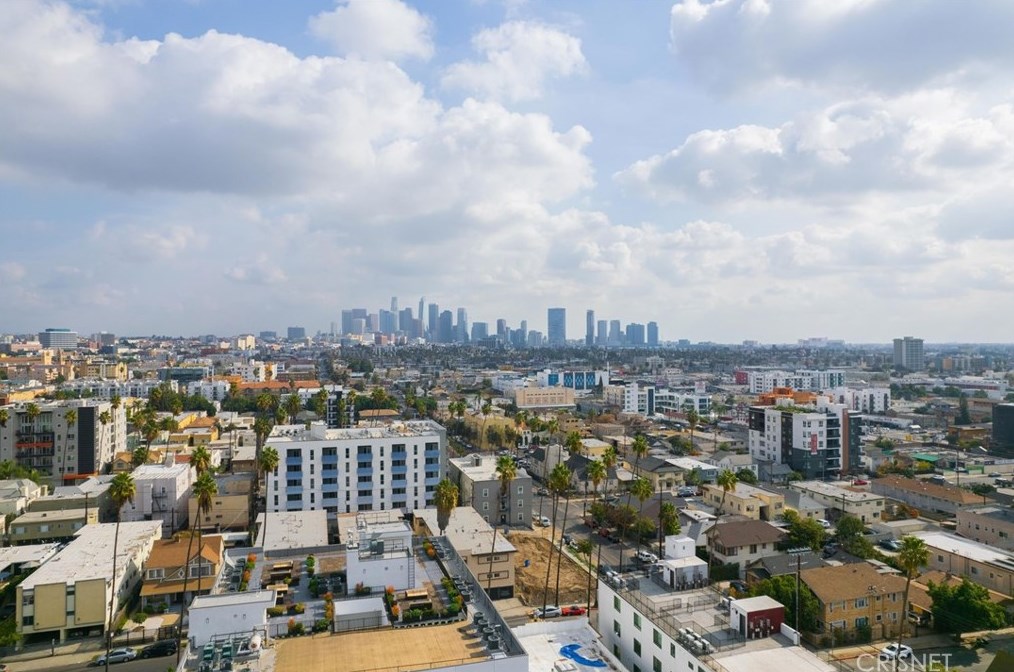 3132 San Marino St, Los Angeles CA  90006-1409 exterior