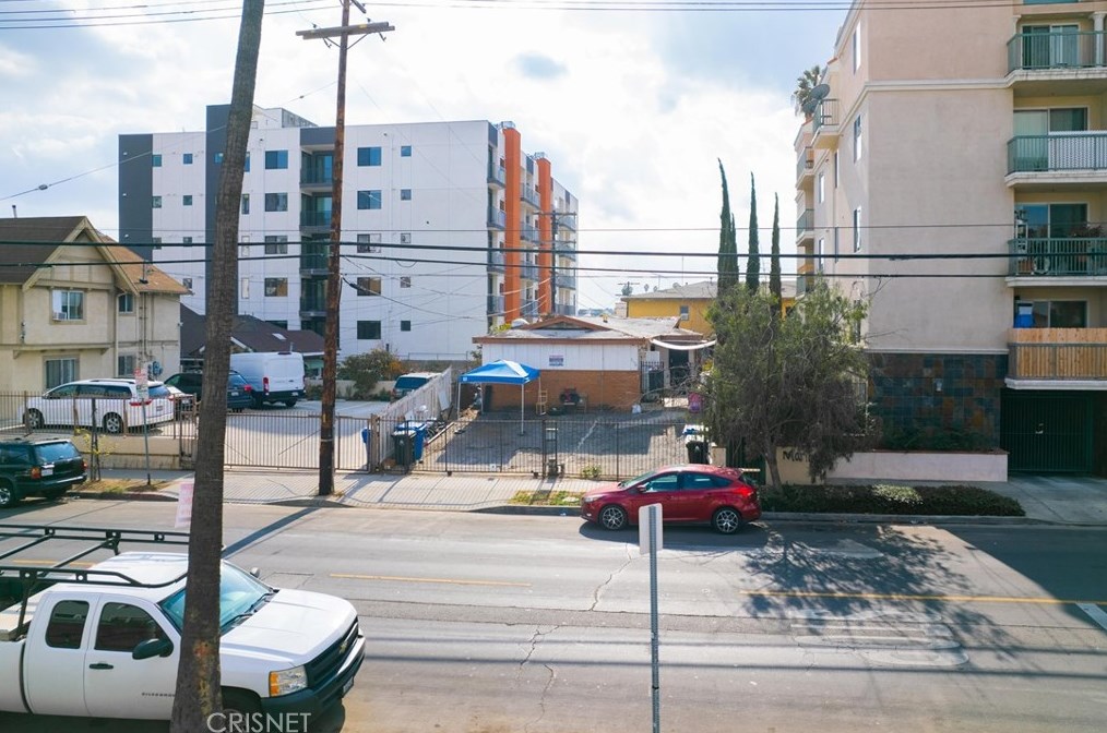 3132 San Marino St, Los Angeles CA  90006-1409 exterior
