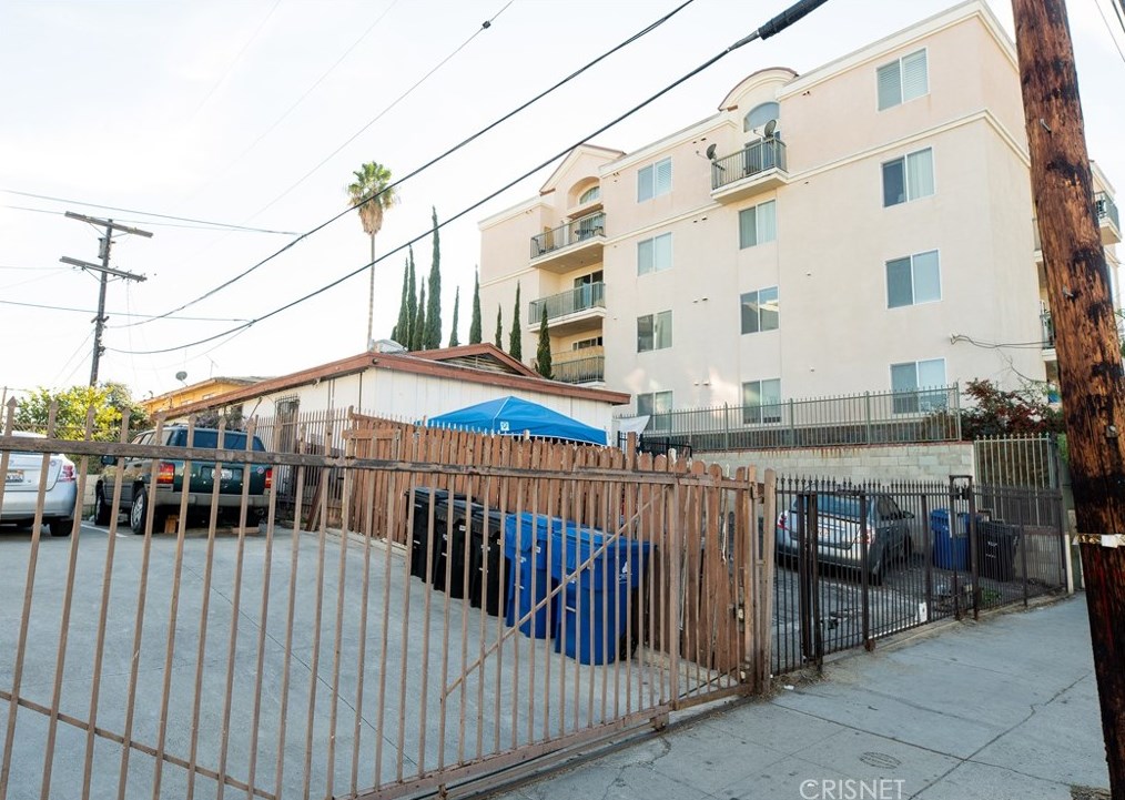 3132 San Marino St, Los Angeles CA  90006-1409 exterior