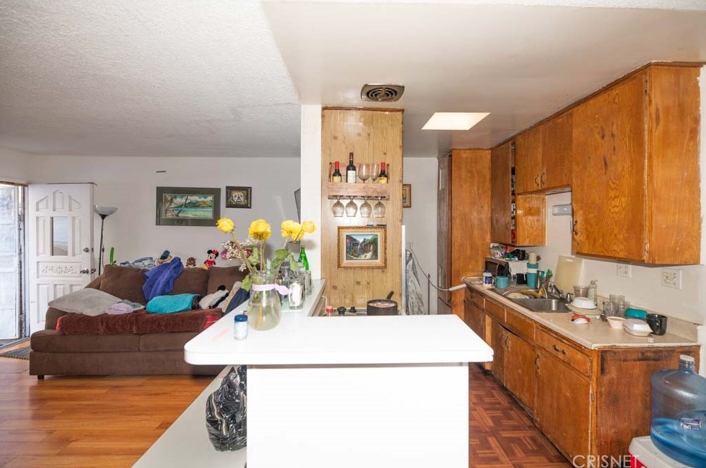 3132 San Marino St, Los Angeles CA  90006-1409 exterior