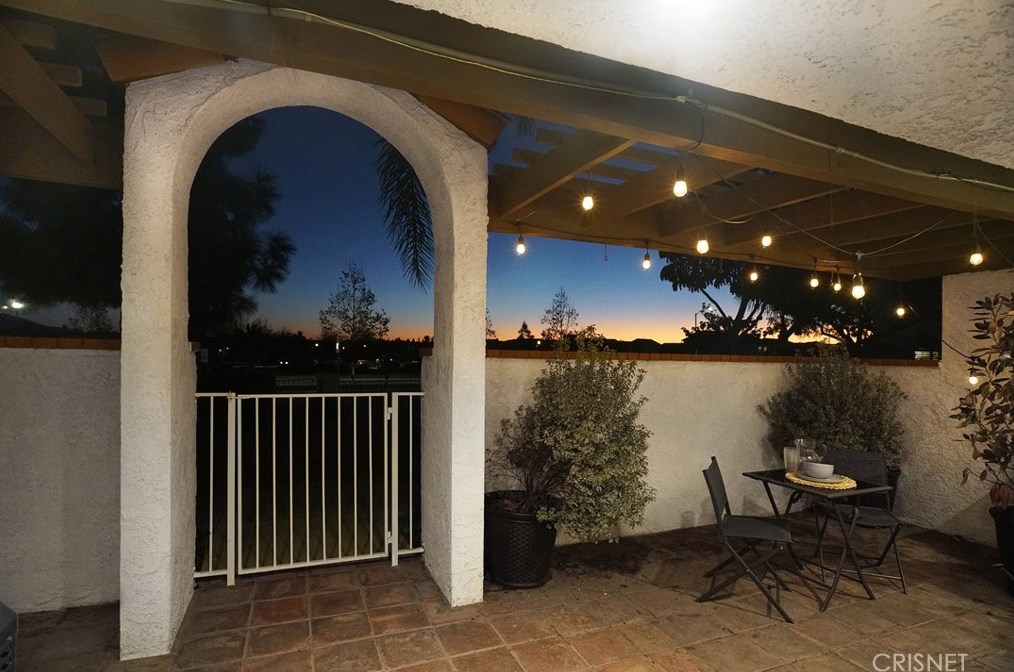 214 Camino Cortina, Camarillo CA  93010-2600 exterior