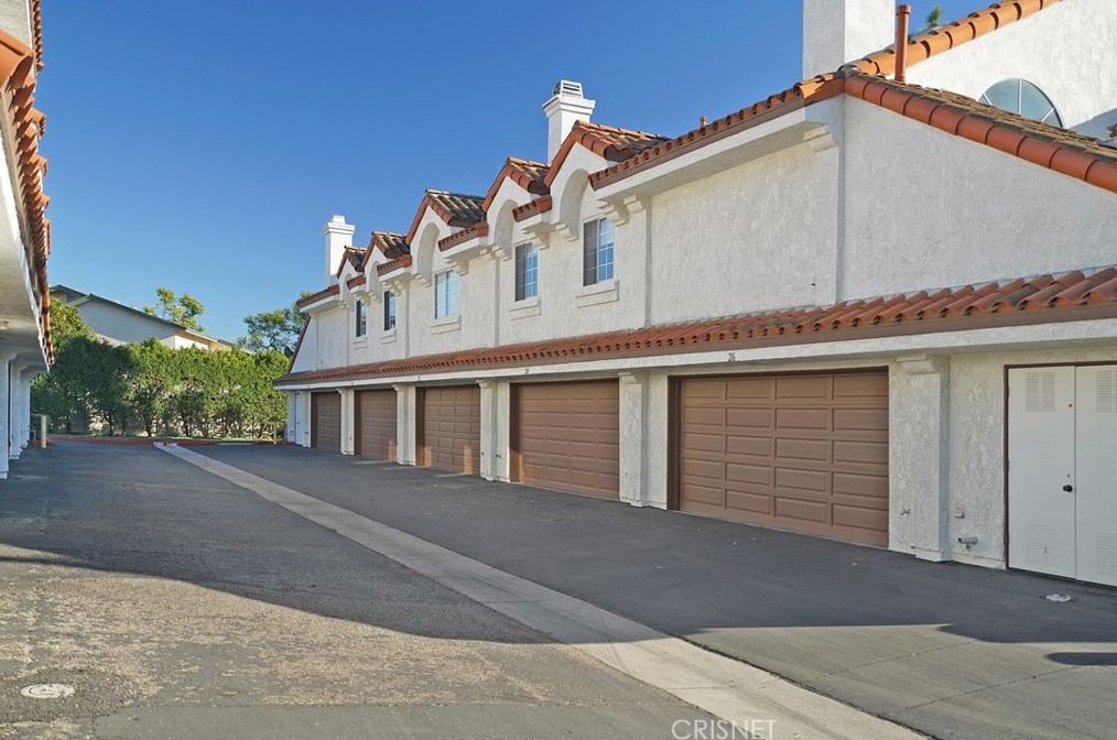 214 Camino Cortina, Camarillo CA  93010-2600 exterior