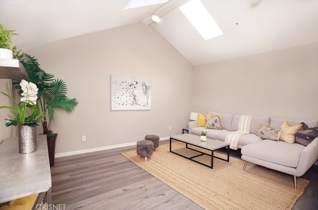 214 Camino Cortina, Camarillo CA  93010-2600 exterior