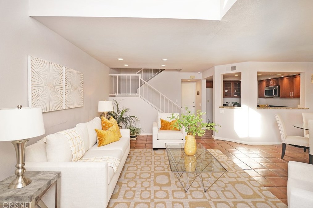 214 Camino Cortina, Camarillo CA  93010-2600 exterior