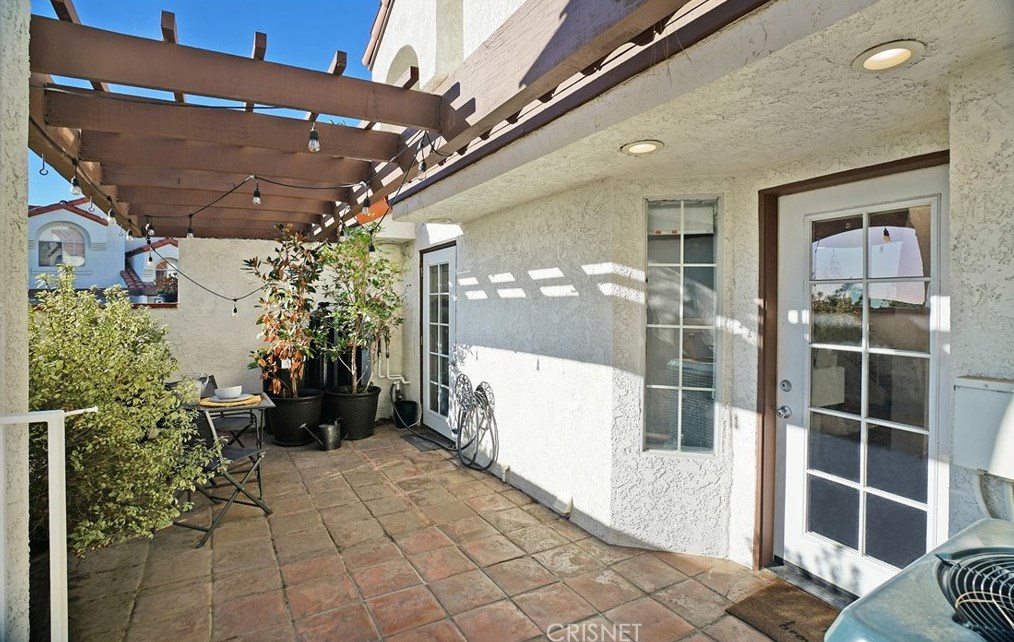 214 Camino Cortina, Camarillo CA  93010-2600 exterior