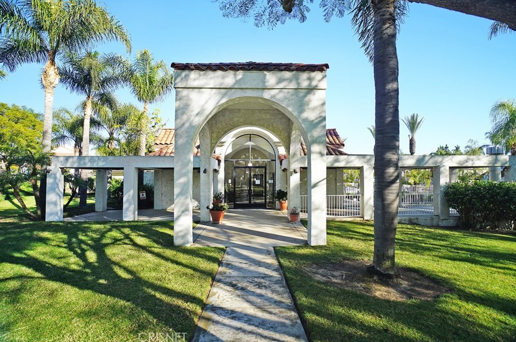 214 Camino Cortina, Camarillo CA  93010-2600 exterior