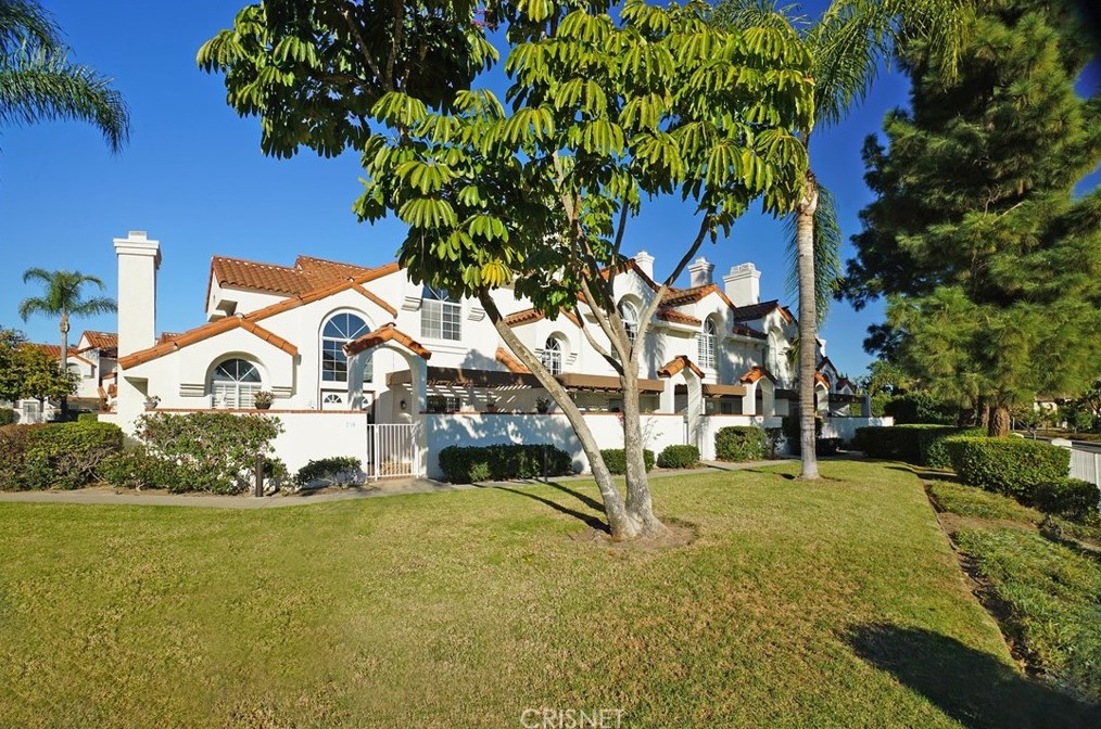 214 Camino Cortina, Camarillo CA  93010-2600 exterior