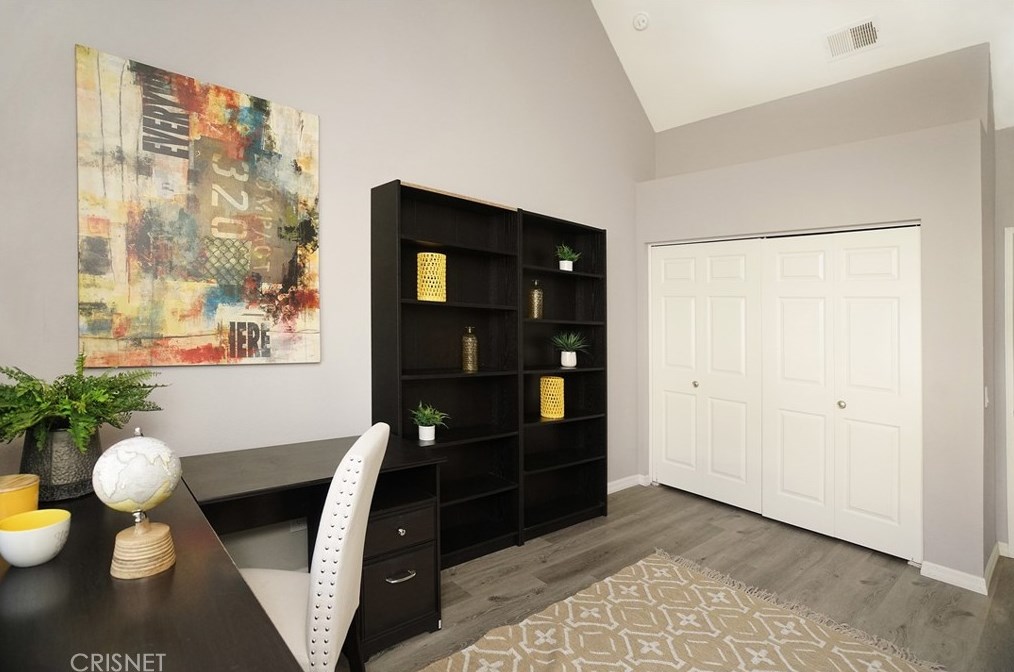 214 Camino Cortina, Camarillo CA  93010-2600 exterior