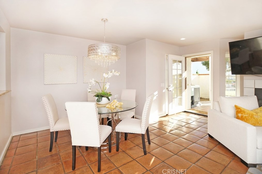 214 Camino Cortina, Camarillo CA  93010-2600 exterior