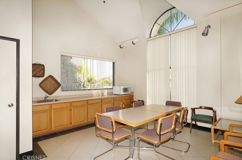 214 Camino Cortina, Camarillo CA  93010-2600 exterior