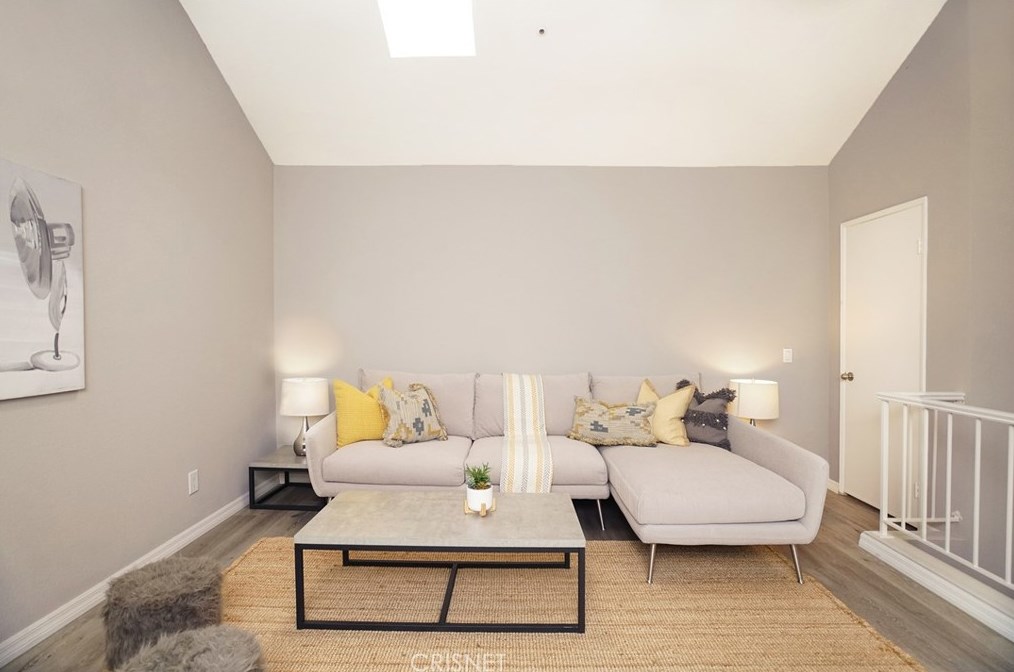 214 Camino Cortina, Camarillo CA  93010-2600 exterior