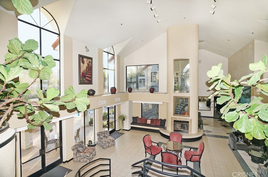 214 Camino Cortina, Camarillo CA  93010-2600 exterior
