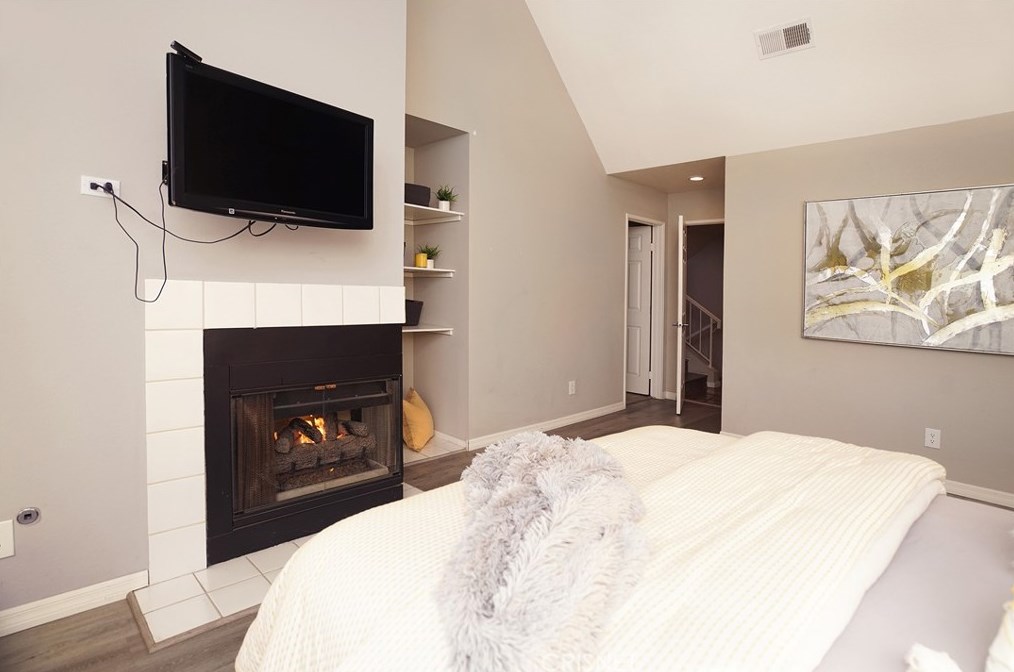 214 Camino Cortina, Camarillo CA  93010-2600 exterior