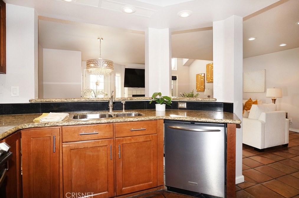 214 Camino Cortina, Camarillo CA  93010-2600 exterior