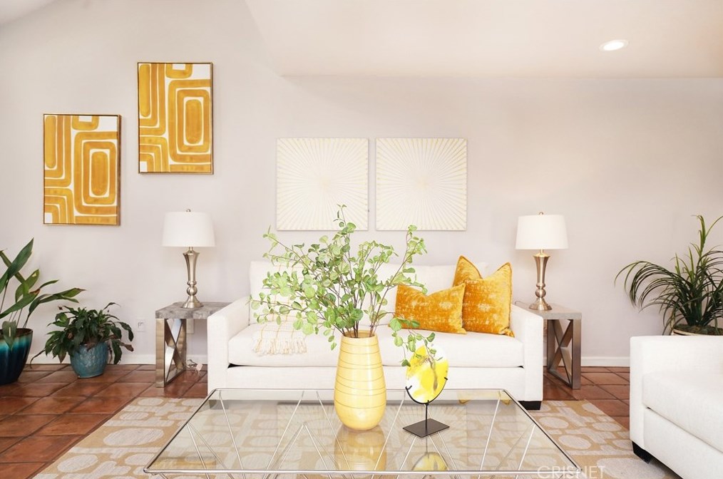 214 Camino Cortina, Camarillo CA  93010-2600 exterior