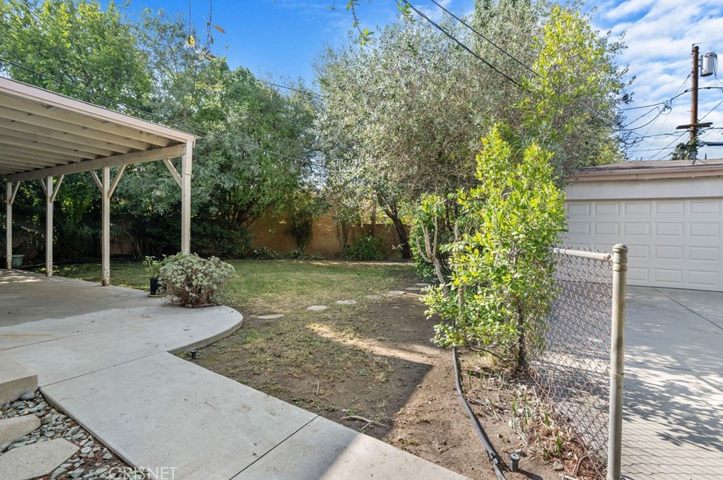 6225 Shirley Ave, Los Angeles CA  91335-6547 exterior