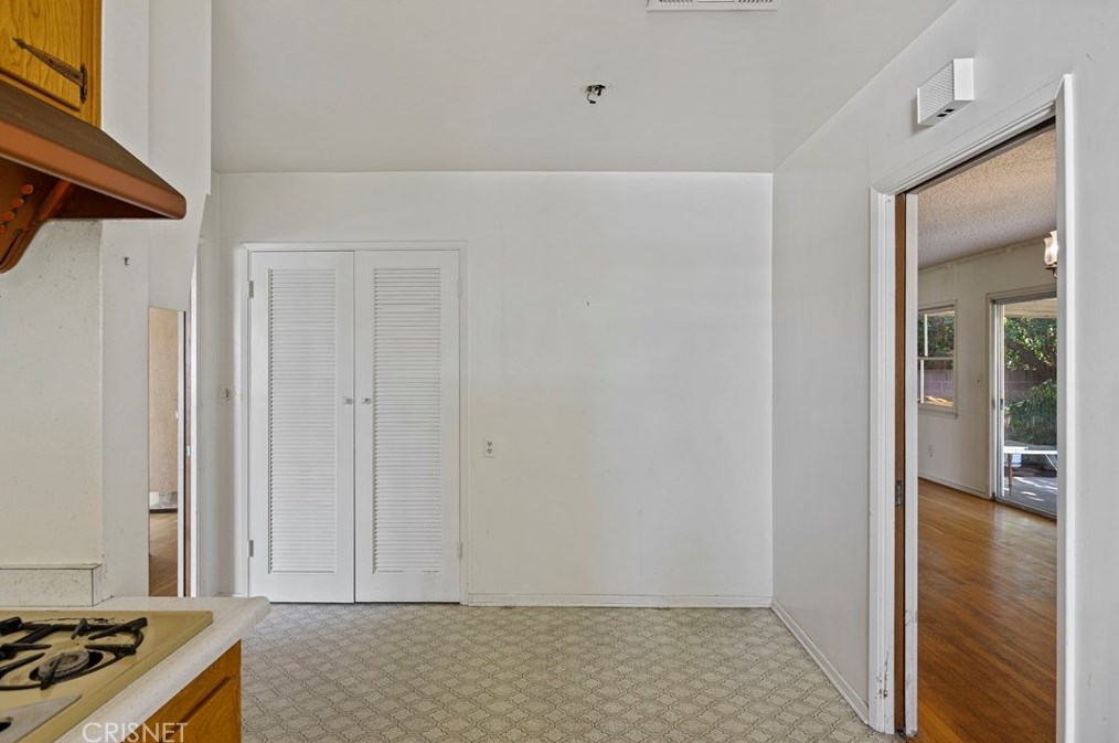 6225 Shirley Ave, Los Angeles CA  91335-6547 exterior