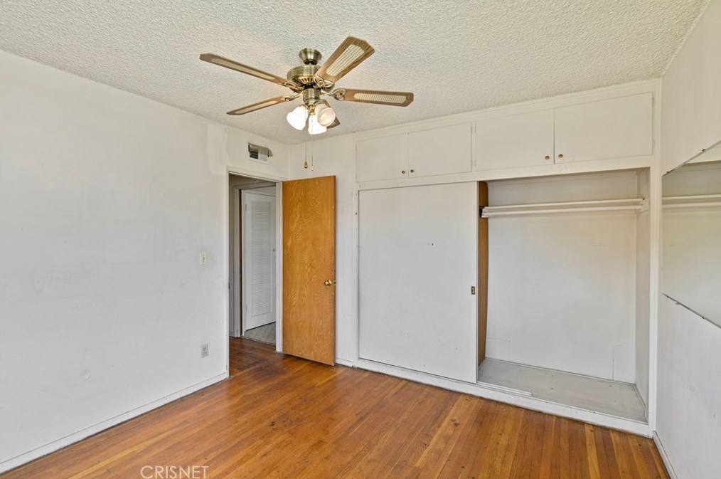 6225 Shirley Ave, Los Angeles CA  91335-6547 exterior