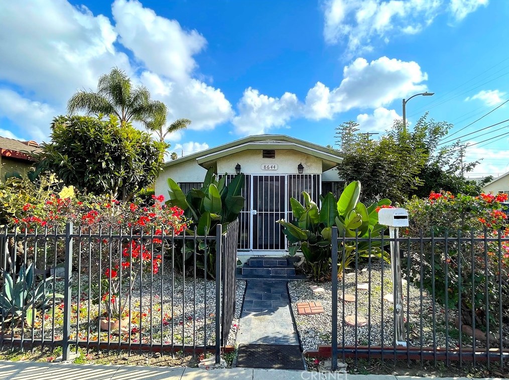 8644 Denver Ave, Los Angeles CA  90044-5714 exterior