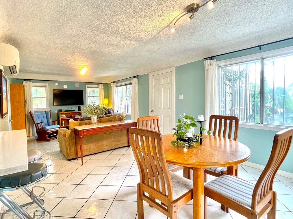 8644 Denver Ave, Los Angeles CA  90044-5714 exterior