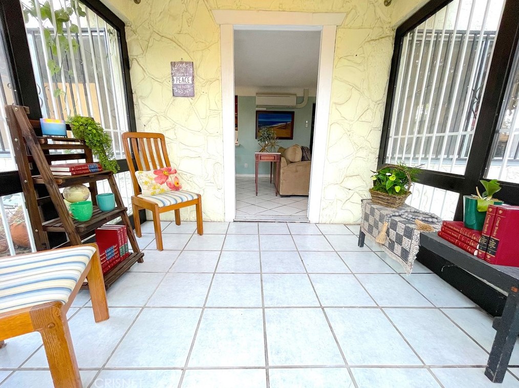 8644 Denver Ave, Los Angeles CA  90044-5714 exterior