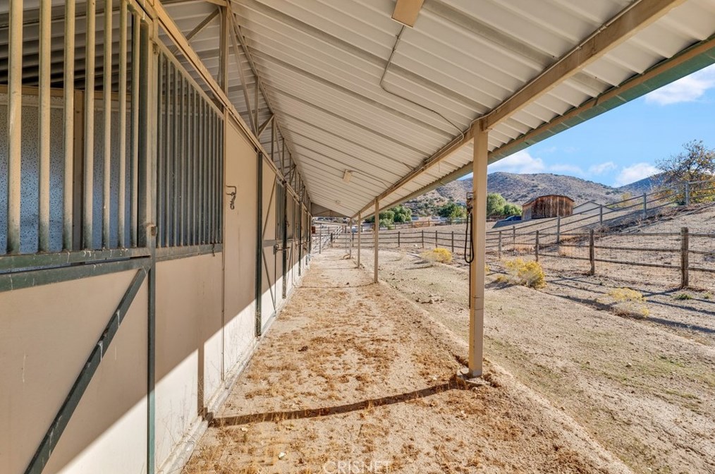 2453 Trails End Rd, Acton CA  93510-2442 exterior