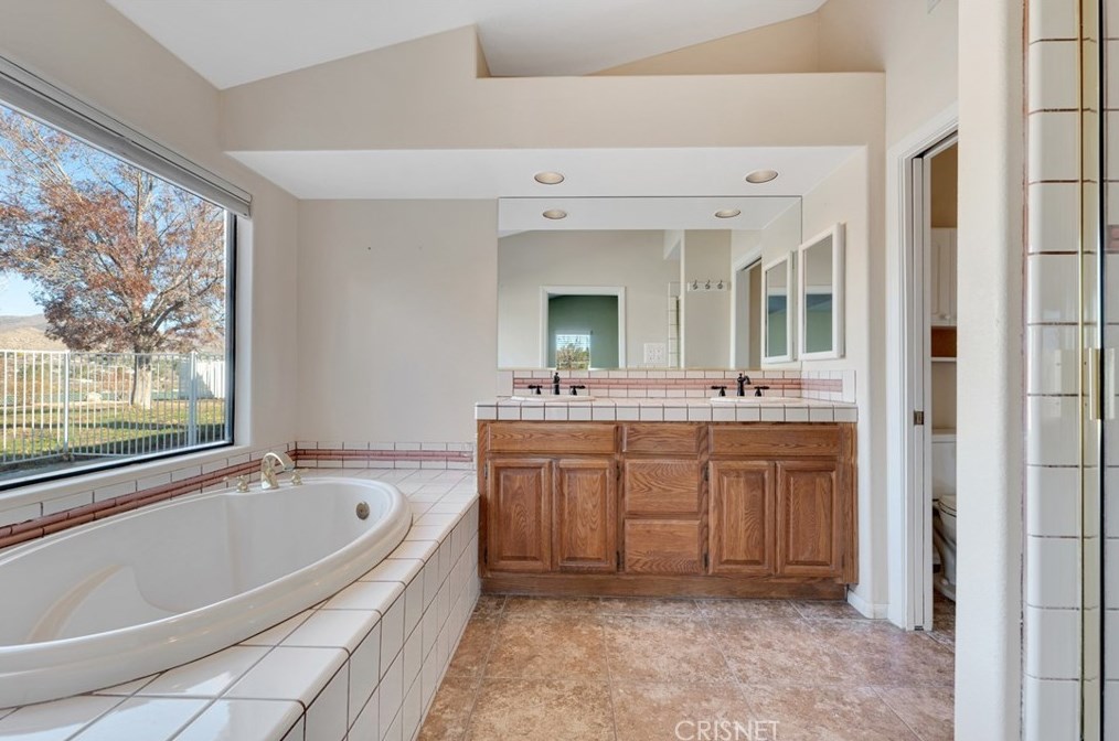 2453 Trails End Rd, Acton CA  93510-2442 exterior