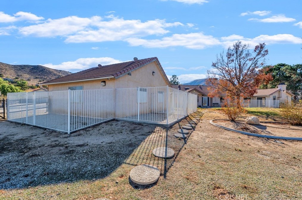 2453 Trails End Rd, Acton CA  93510-2442 exterior