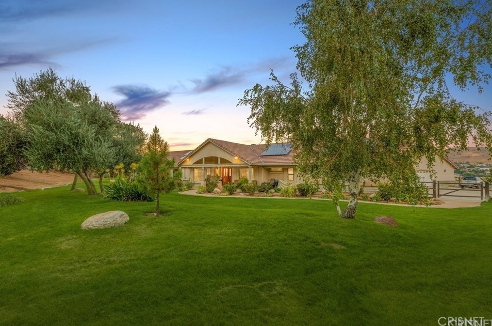 2453 Trails End Rd, Acton CA  93510-2442 exterior