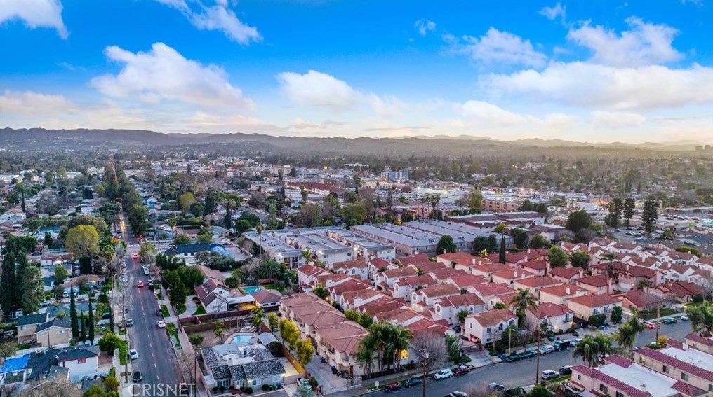 18308 Keswick St, Los Angeles CA  91335-2000 exterior