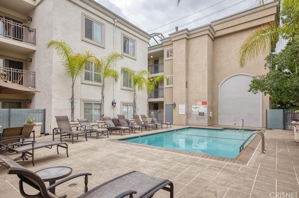 141 Clark Dr, Los Angeles CA  90048-3212 exterior