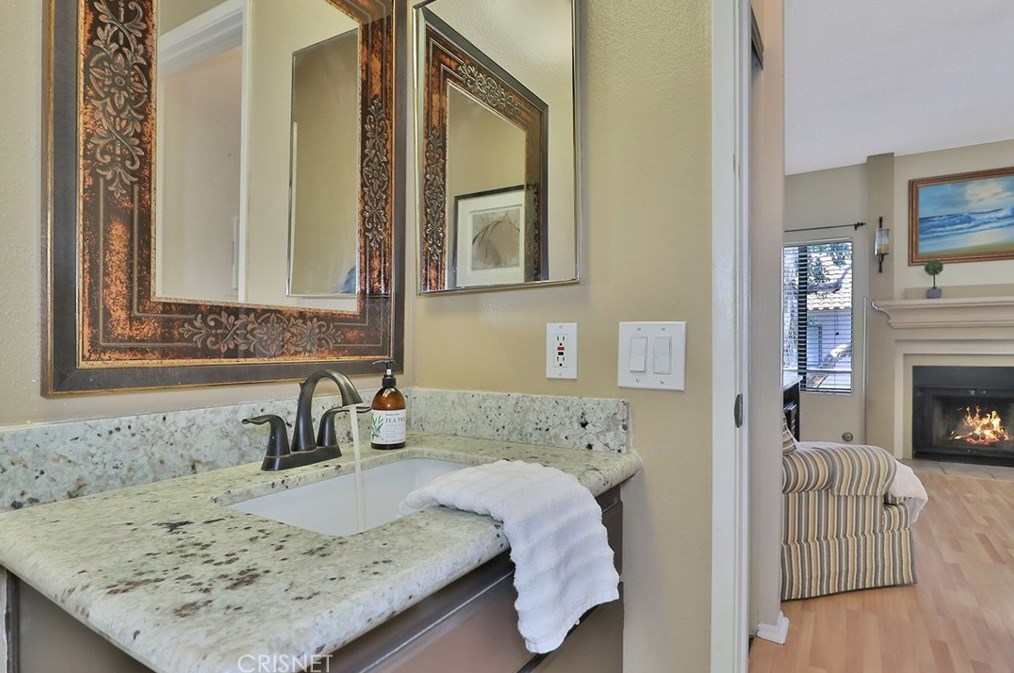 161 Mcafee Ct, Thousand Oaks CA 91360-2670 exterior