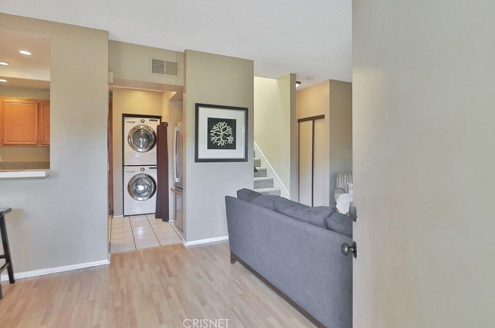 161 Mcafee Ct, Thousand Oaks CA 91360-2670 exterior