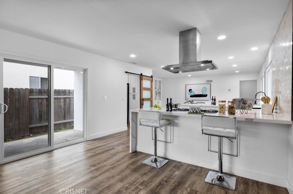 5120 Lindblade Dr, Los Angeles CA  90230-5944 exterior