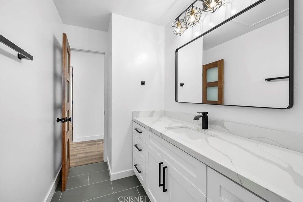 5120 Lindblade Dr, Los Angeles CA  90230-5944 exterior