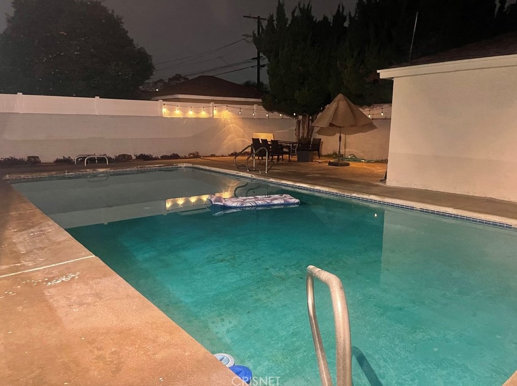 17921 Vanowen St, Los Angeles CA  91335-5637 exterior