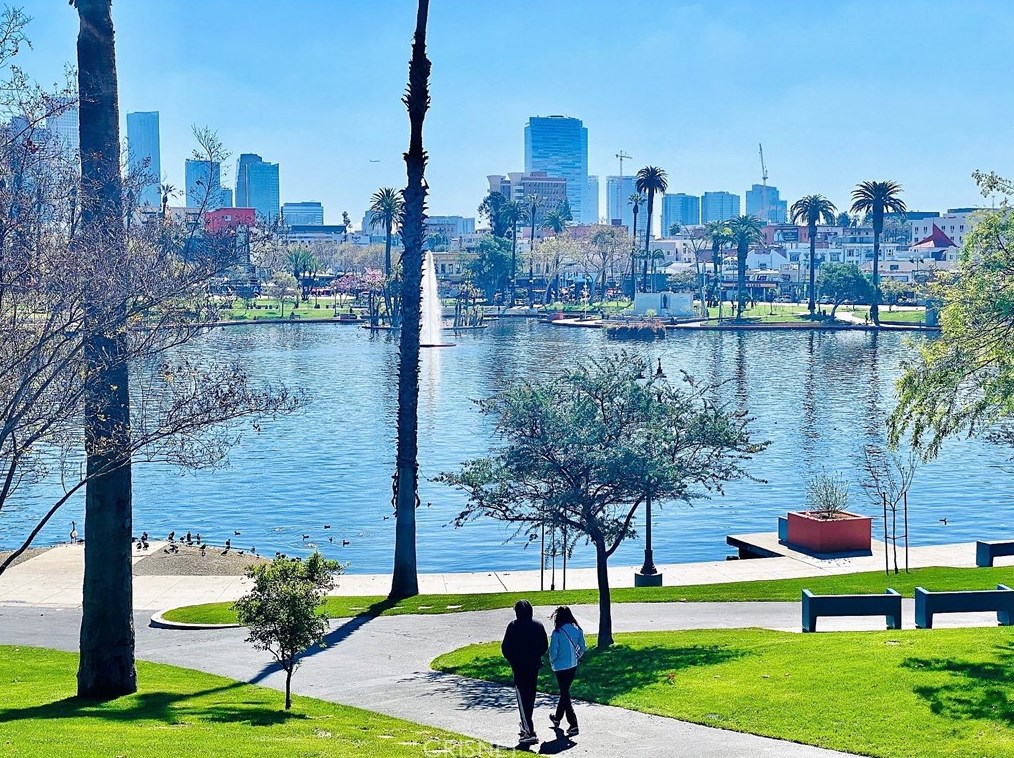 2121 James M Wood Blvd, Los Angeles CA  90006-2201 exterior