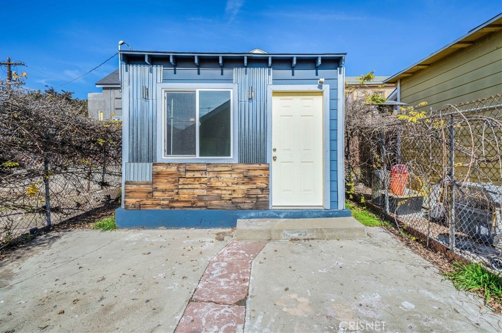 2625 Main St, Los Angeles CA  90007-2735 exterior