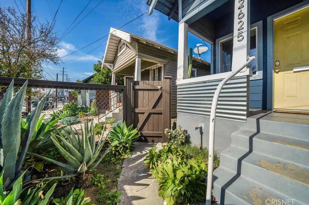 2625 Main St, Los Angeles CA  90007-2735 exterior
