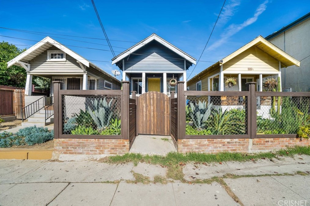 2625 Main St, Los Angeles CA  90007-2735 exterior