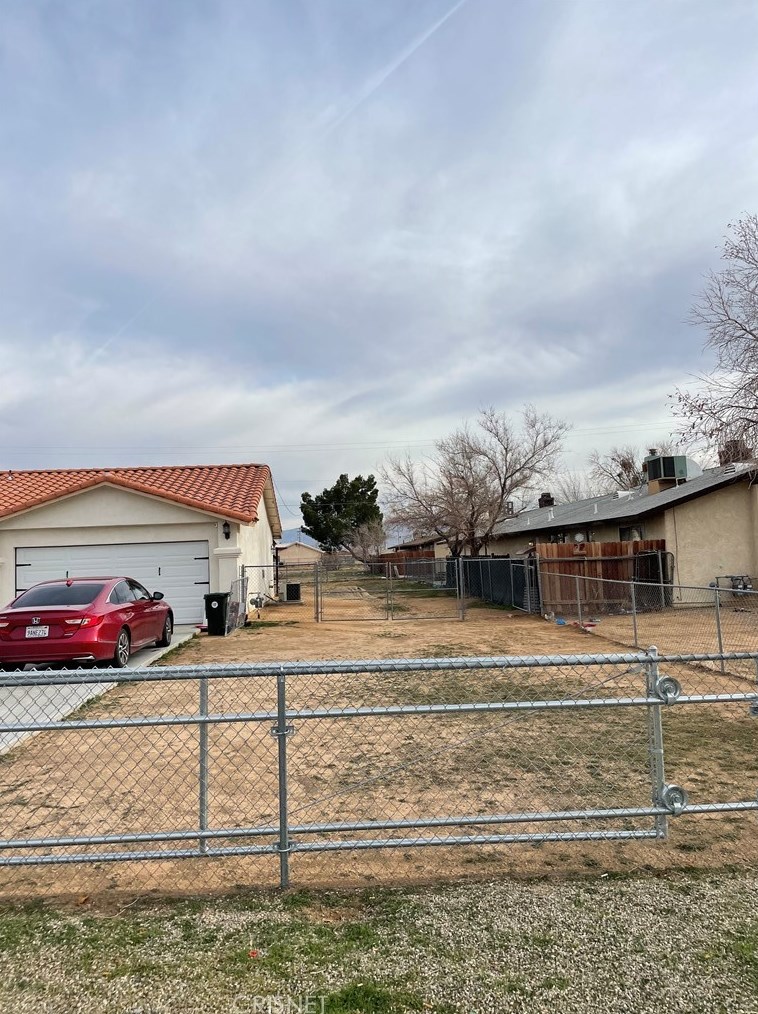 15531 Tonekai Rd, Apple Valley CA  92307-2947 exterior